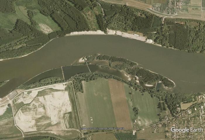 A Gönyűi-mellékág a rehabilitáció előtt, 2006-ban. (Google Earth alapján)